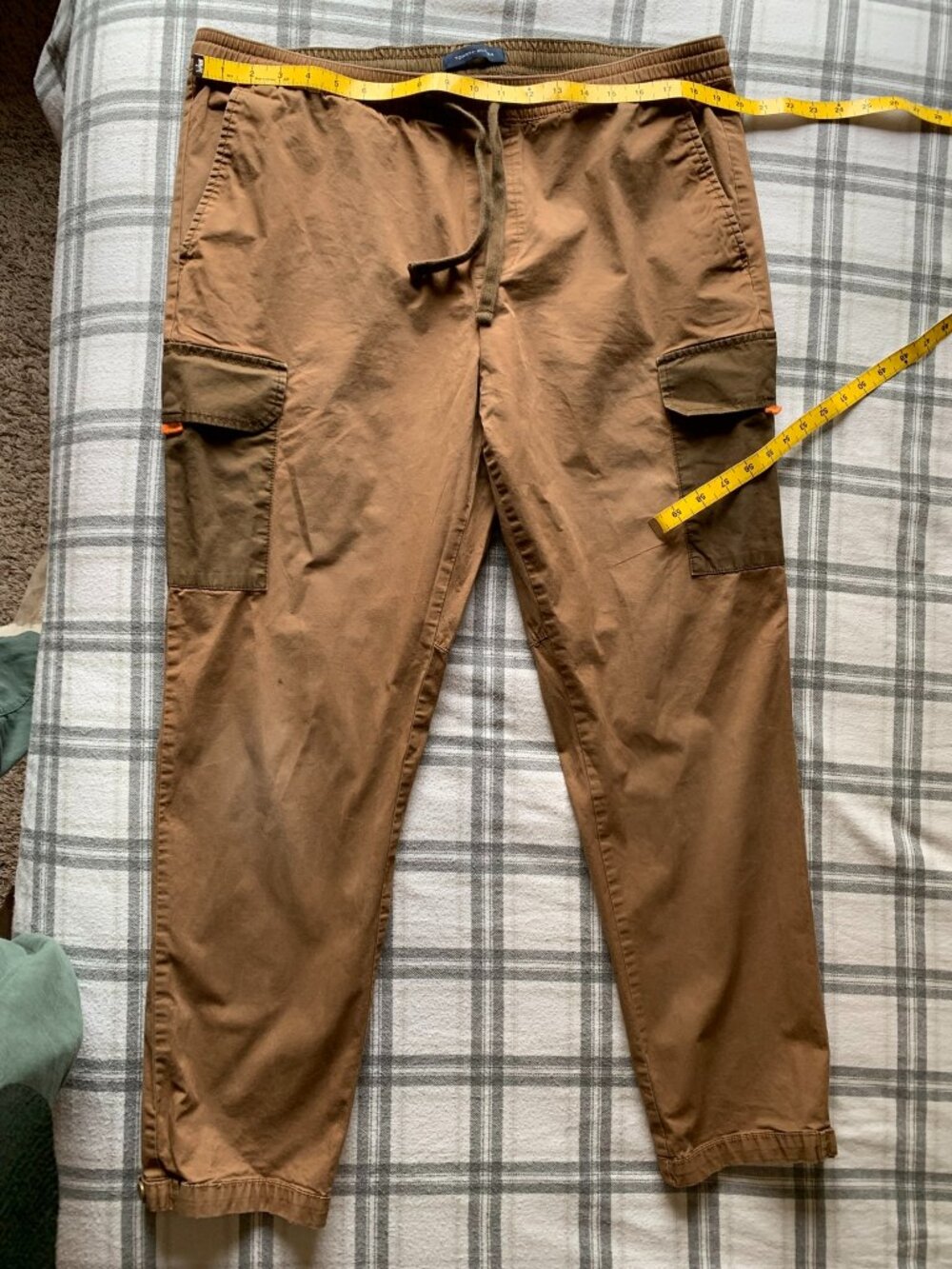 Tommy Hilfiger cargo jogger pants